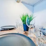 Bel Appartement Avec Balcon Et Parking Prive